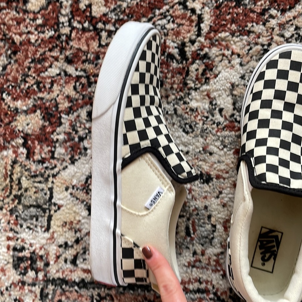 Vans - Picture 5 of 11